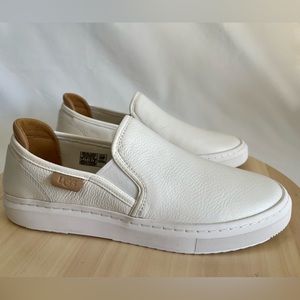 UGG women Alameda Slip On size:9